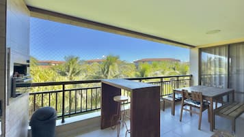 Luxury Apartment | Outdoor dining