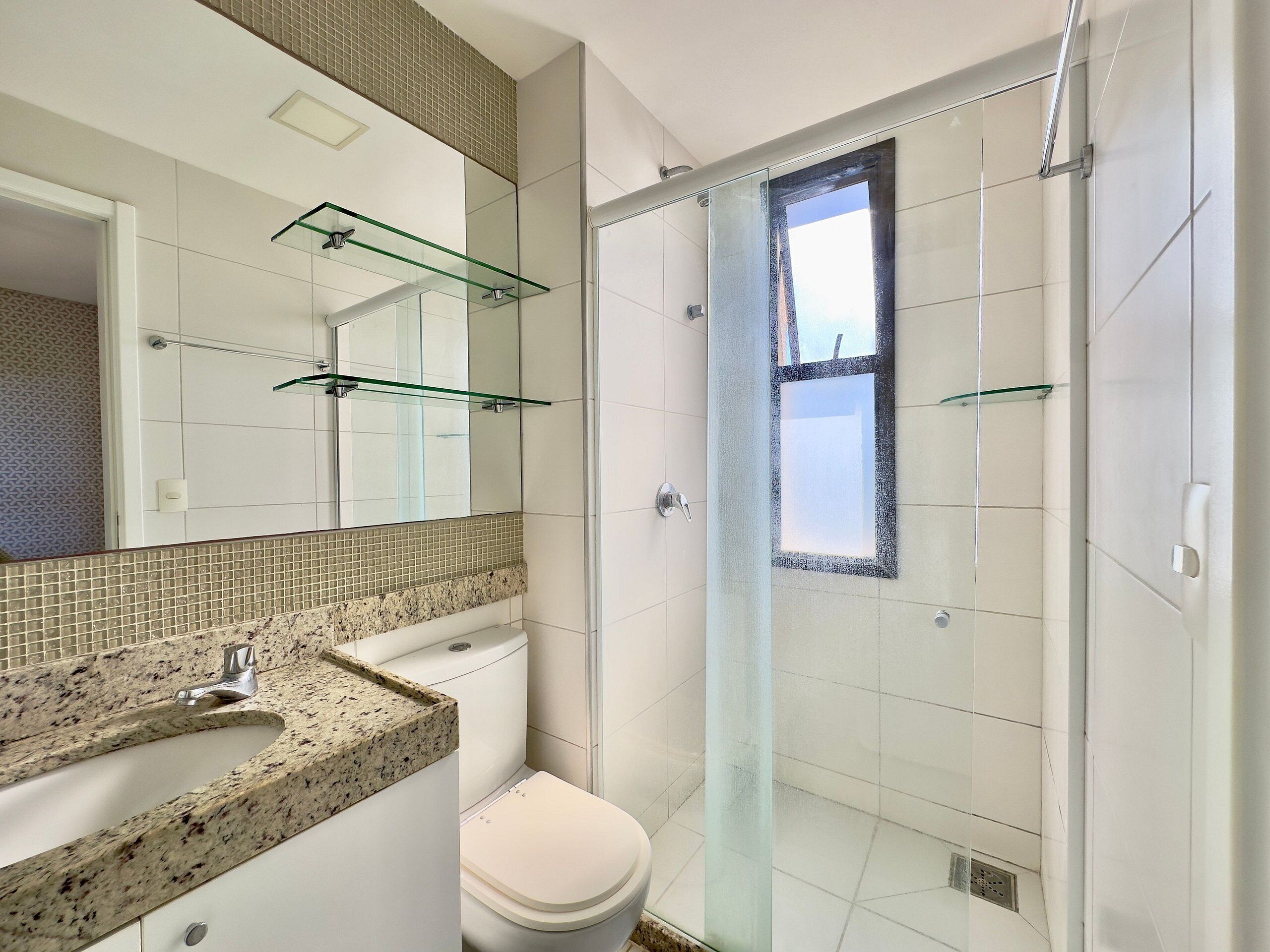 Apartamento superluxo | Banheiro | Produtos de toalete grátis, toalhas de banho, sabonete, papel higiênico