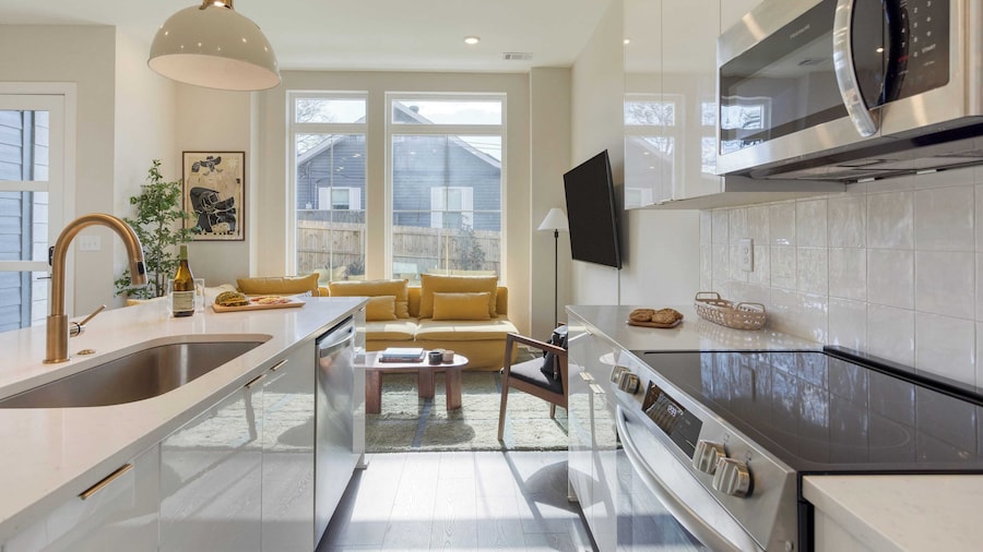 Sleeps 24! 3 Modern 4bdr Townhomes w/ Covered Patios Nashville Group Retreat