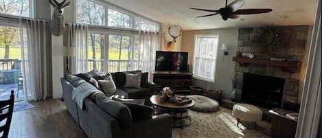 Smart TV, fireplace