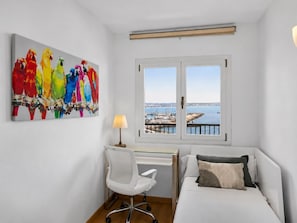 3 habitaciones, tabla de planchar con plancha, wifi y ropa de cama 