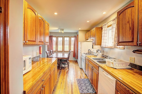電子レンジ、オーブン、コンロ、食器洗い機. Lakeview and relax at the heart of Seneca lake