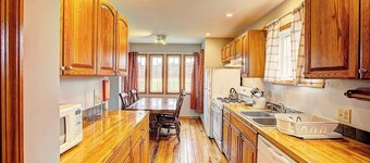 Lakeview and relax at the heart of Seneca lake