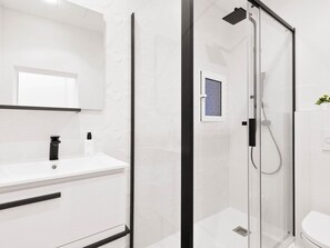 Séchoir à cheveux, serviettes fournies