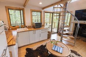 Fridge, oven, coffee/tea maker, cookware/dishes/utensils