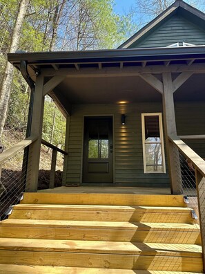 Exterior detail - Boulder Springs *Our newly renvoated hot tub retreat!* (Campton)
