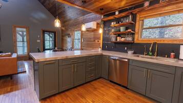 Frigorífic, microones, forn i placa de cuina