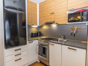 Fridge, microwave, dishwasher, cookware/dishes/utensils