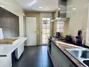 Fridge, microwave, oven, coffee/tea maker