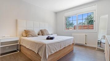 3 chambres, fer et planche à repasser, accès Internet, draps fournis