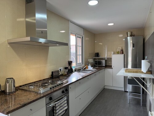 House with private pool and jacuzzi 2km beach