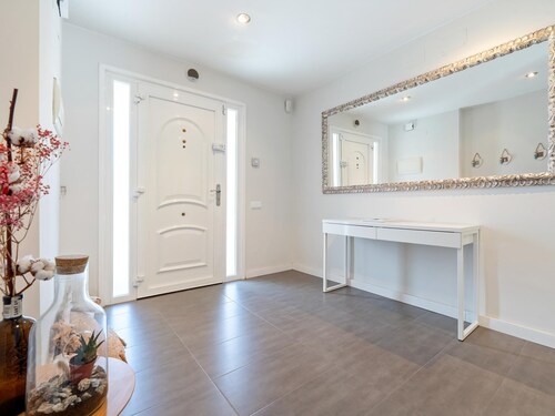House with private pool and jacuzzi 2km beach