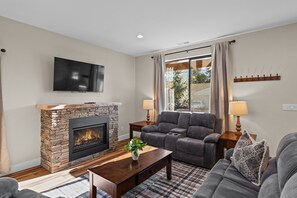 TV, fireplace