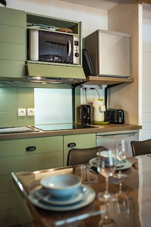 Fridge, toaster, cookware/dishes/utensils