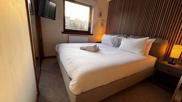 1 habitación, tabla de planchar con plancha, wifi y ropa de cama