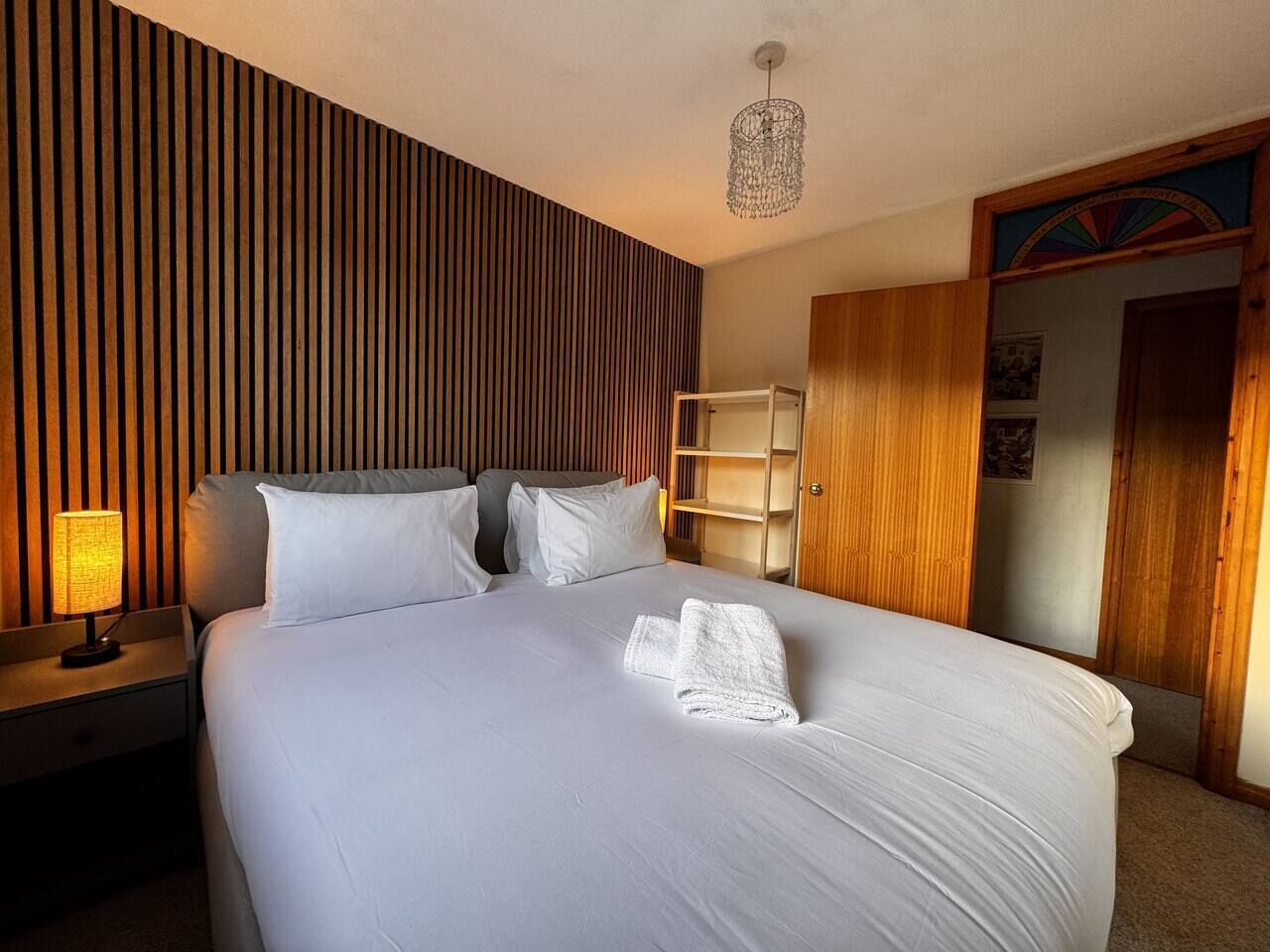 1 多间卧室、熨斗/熨衣板、WiFi、床单