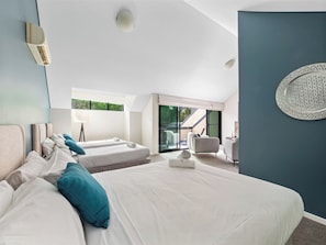 4 bedrooms, iron/ironing board, WiFi, bed sheets