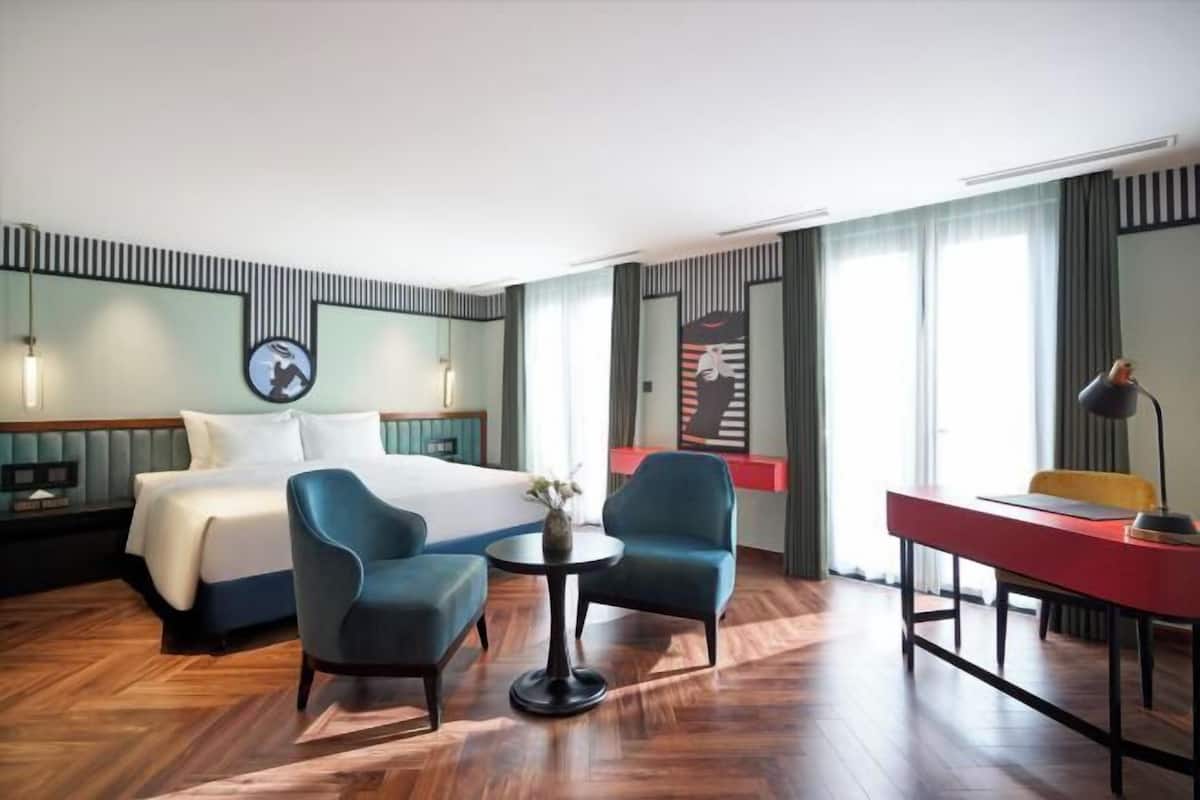 Sengetøy av topp kvalitet, dundyner, senger med overmadrass og minibar