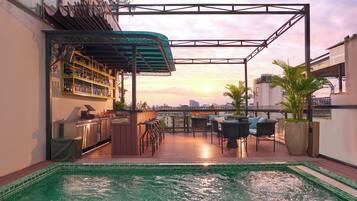 Hồ bơi ngoài trời