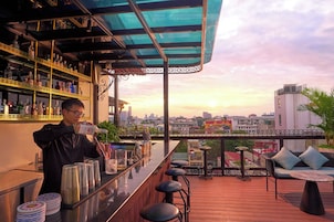 Poolside bar