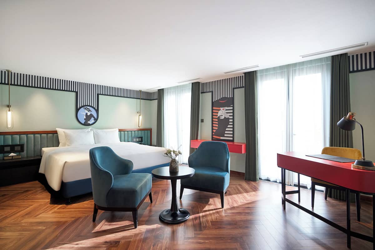 ห้องจูเนียร์สวีท, ระเบียง, วิวเมือง | 1 ห้องนอน, เครื่องนอนระดับพรีเมียม, ผ้านวมขนเป็ด