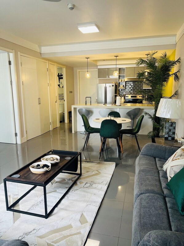 Interior - 20South Luxury One Bedroom Apartment with 24/hrs Onsite Security! (Kingston)
