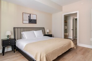 1 bedroom, iron/ironing board, WiFi, bed sheets - Blueground | Woodmont, pool & w/d, nr Bethesda Row (Bethesda)