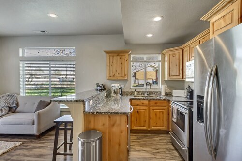 Convenient 3BR with King Beds Near Hill AFB and Davis Conference Center