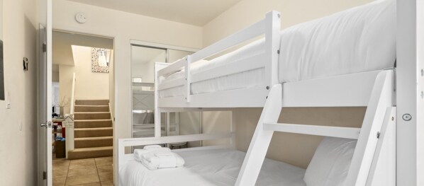 2 Schlafzimmer, BĂŒgeleisen/BĂŒgelbrett, kostenloses WLAN, BettwĂ€sche