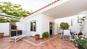 Outdoor dining - Apartment in Maspalomas Near the Beach (San Bartolomé de Tirajana)