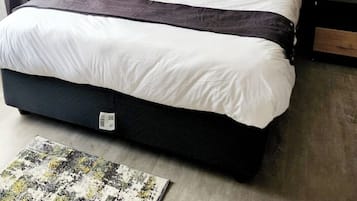 1 dormitori, planxa i posts de planxar, wifi i roba de llit