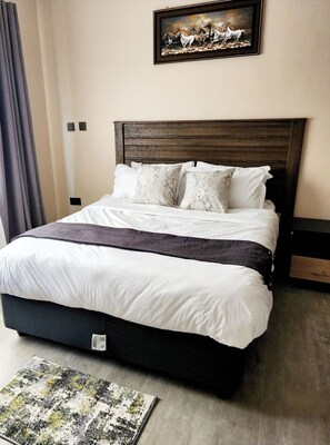 Iron/ironing board, WiFi, bed sheets