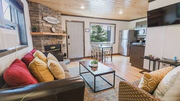 Télévision, cheminée