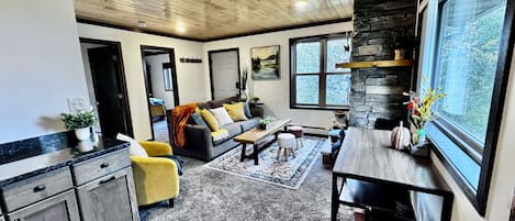 Televisión y chimenea