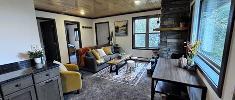 Télévision, cheminée