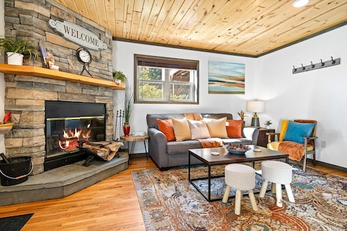 Gooseberry Trailside Suites | Knife River Suite