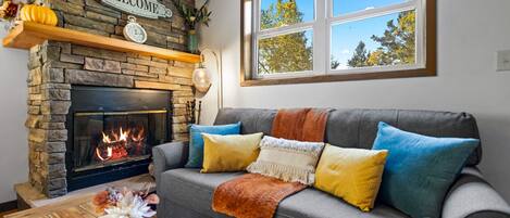 Télévision, cheminée