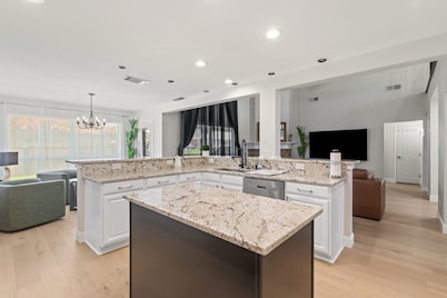 Spacious 5-bedroom villa in welcoming Burleson with WiFi, AC