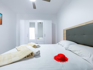1 chambre, fer et planche à repasser, accès Internet