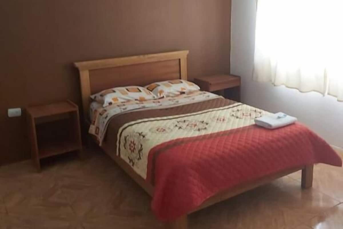Basic Single Room | Desk, laptop workspace, WiFi (free)