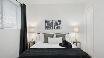 2 bedrooms, desk, iron/ironing board, WiFi