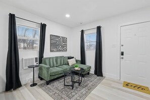 Televisión y oficina 