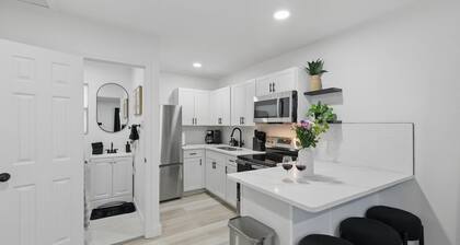 Modern 2BR Unit Hot Tub Outdoor Lounge