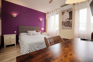 Habitación doble Confort, servicio de limpieza, vista al parque | Ropa de cama de alta calidad, escritorio, wifi gratis y ropa de cama