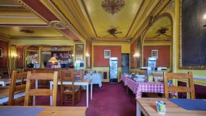 Breakfast meal - Hotel de la Paix (Pamiers)