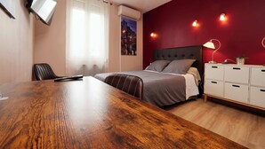 Comfort Double Room, Housekeeping, Park View - Hotel de la Paix (Pamiers)