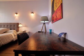 Comfort-Doppelzimmer, Zimmerreinigung, Parkblick | Hochwertige Bettwaren, Schreibtisch, kostenloses WLAN, Bettwäsche