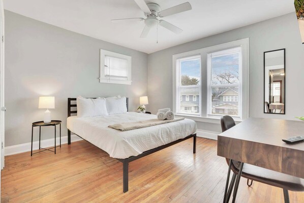 3 bedrooms, iron/ironing board, WiFi, bed sheets