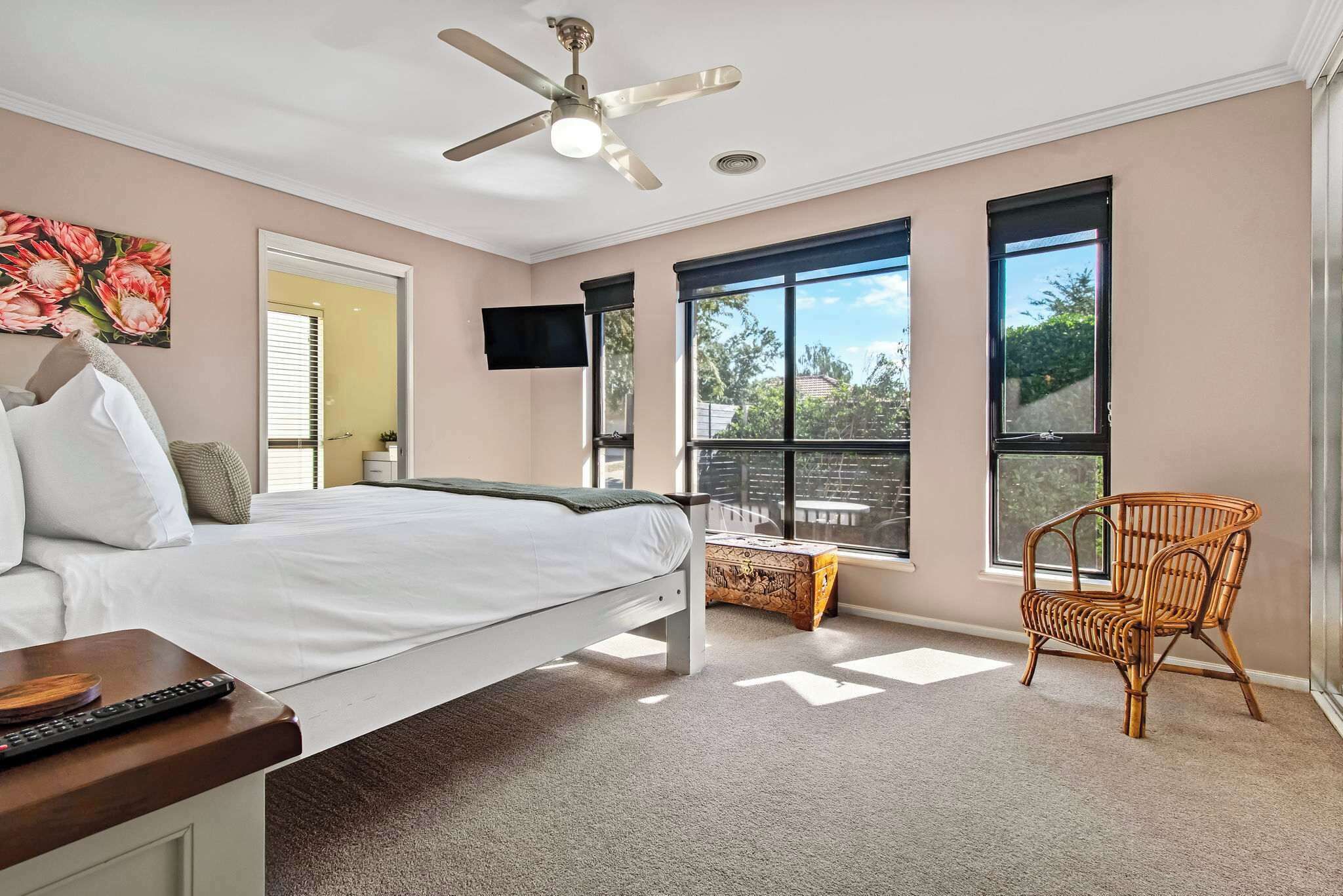 3 dormitorios, tabla de planchar con plancha, cuna de viaje y wifi