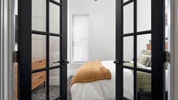 1 bedroom, desk, iron/ironing board, free WiFi